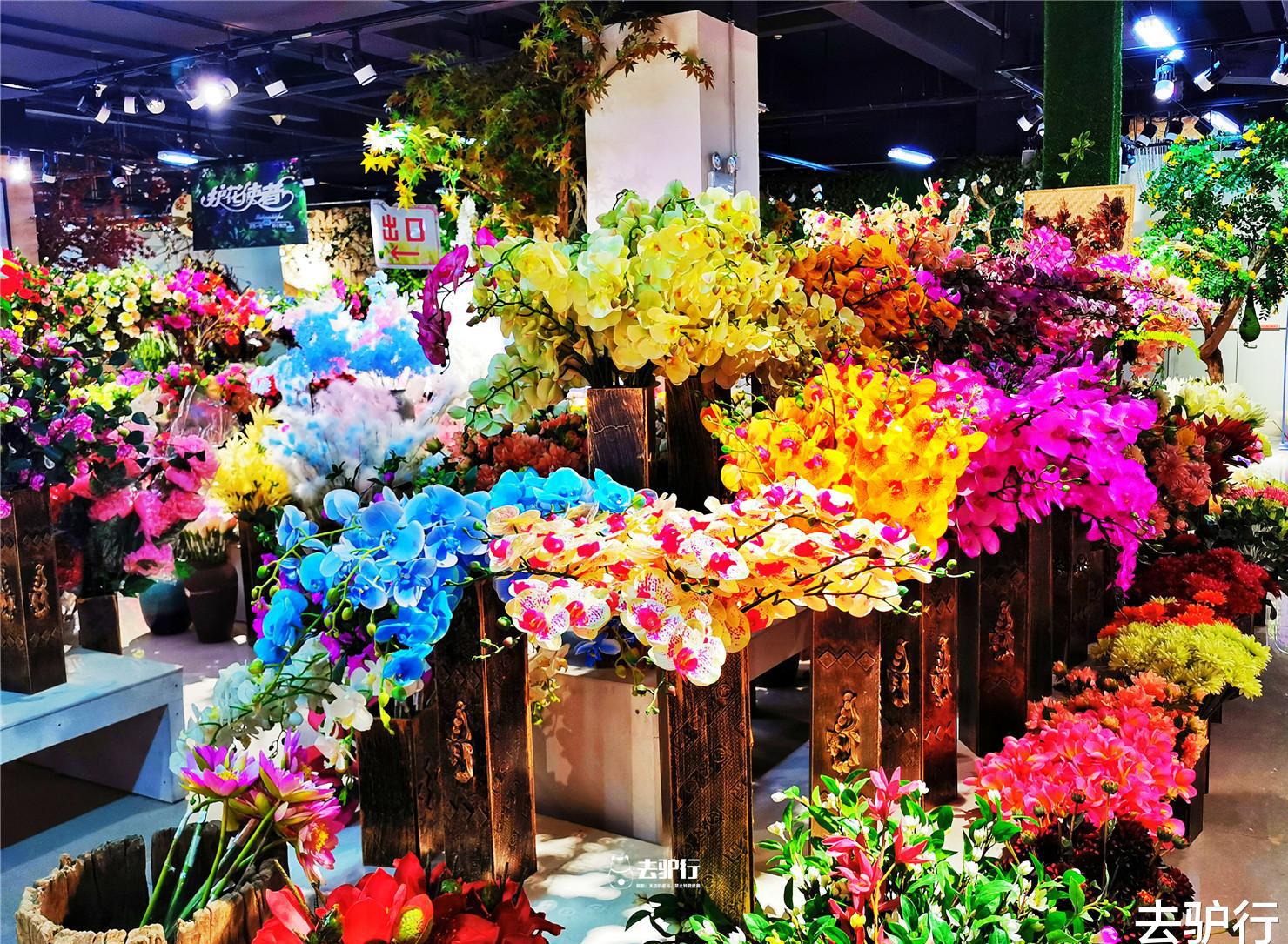 云南“花花世界”：每日批发数百万元鲜花，出口到日本韩国 